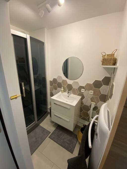 A 50 M De La Plage, Appartement De 35 M2 : Les Pieds Sales Brehal Bagian luar foto