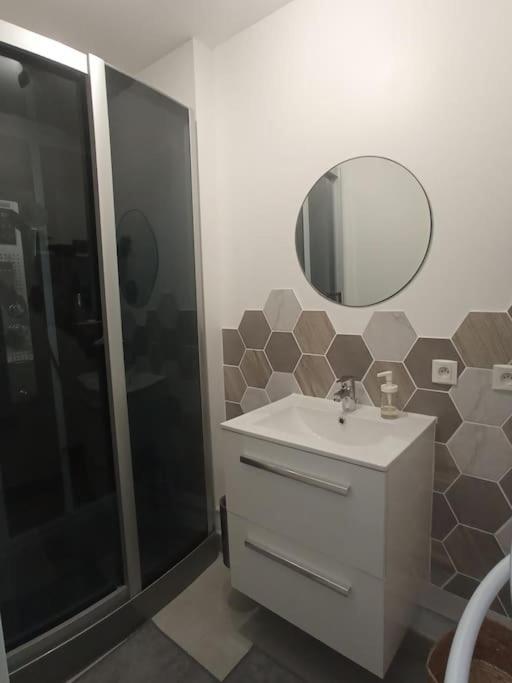 A 50 M De La Plage, Appartement De 35 M2 : Les Pieds Sales Brehal Bagian luar foto